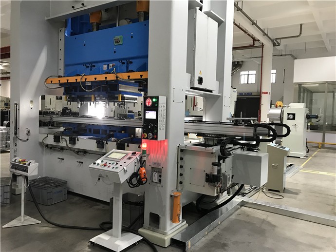 沖壓機(jī)械手操作中注意哪些規(guī)范要求？