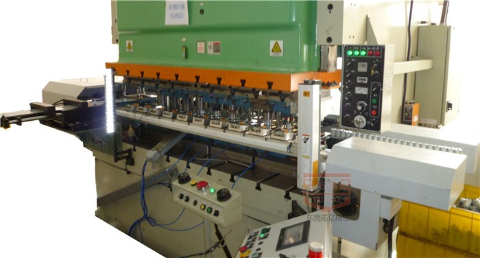 二次元機械手對于提高沖床生產(chǎn)效率起到哪些作用？