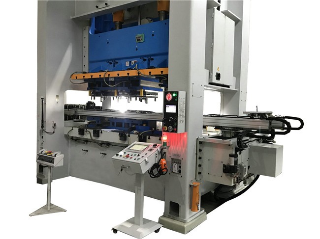 沖床三次元機(jī)械手：提升生產(chǎn)效率、降低成本、保障質(zhì)量的利器