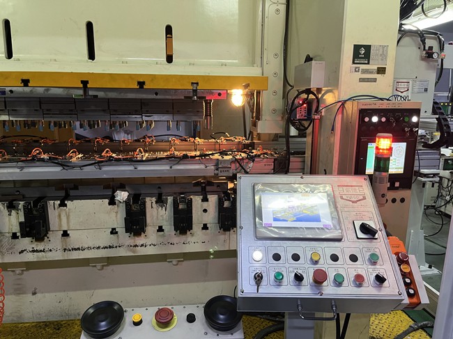 三次元機(jī)械手主要由哪些部分組成？