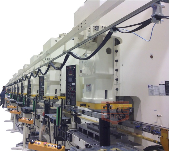 沖壓安全風(fēng)險(xiǎn)持續(xù)上升，沖壓機(jī)械手如何有效降低安全事故？