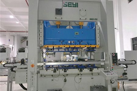 沖床機(jī)械手一臺(tái)多少錢(qián)？